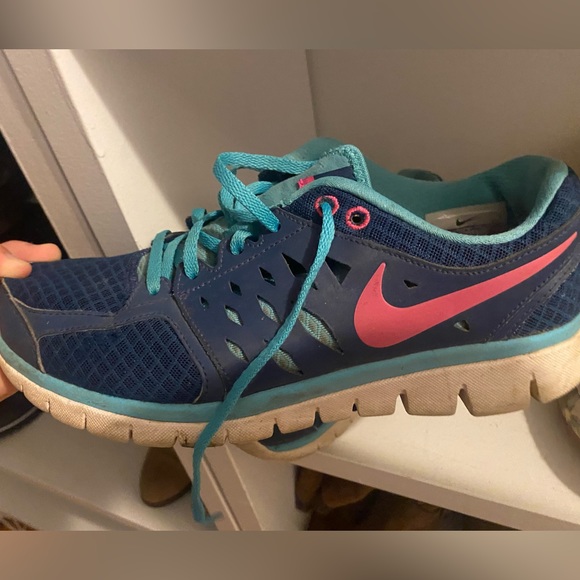 Nike womens running sneakers - Picture 3 of 4